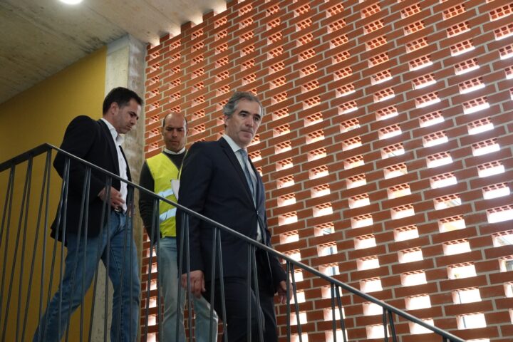 Consignação da Empreitada conceção-construção ”1º Direito (50)