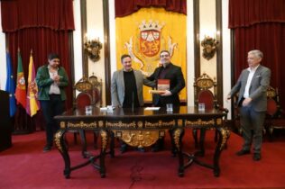Professor do Conservatório de Música de Coimbra homenageado após chegar à final do Global Teacher Prize Portugal