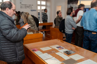 Exposição da Casa da Escrita sobre livros censurados encerra com mesa-redonda e visita guiada