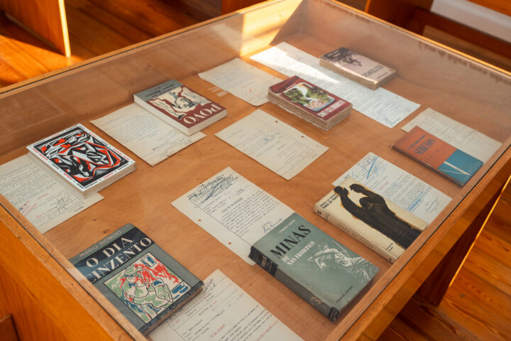 Mesa-redonda e visita guiada encerram a exposição na Casa da Escrita