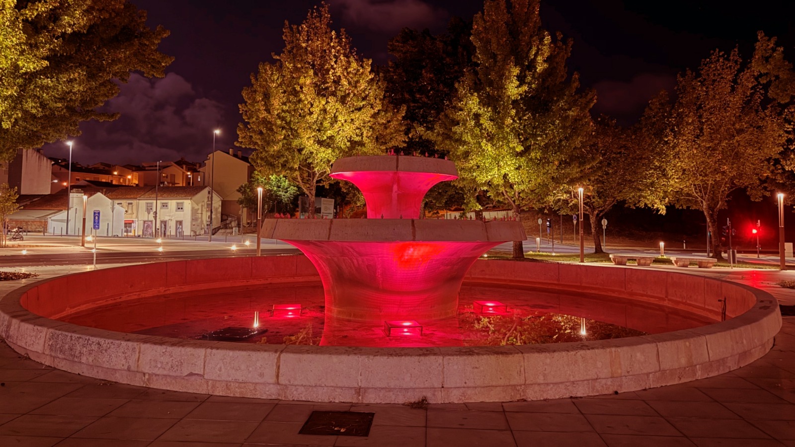 Coimbra ilumina espaços públicos de vermelho no âmbito do “Mês de Maio Mês do Coração”