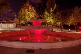 Coimbra ilumina espaços públicos de vermelho no âmbito do “Mês de Maio Mês do Coração”