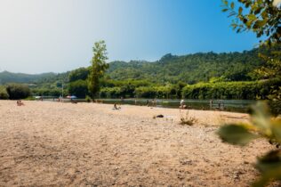 Praias fluviais do Rebolim e de Palheiros e Zorro distinguidas com Bandeira Azul em 2026