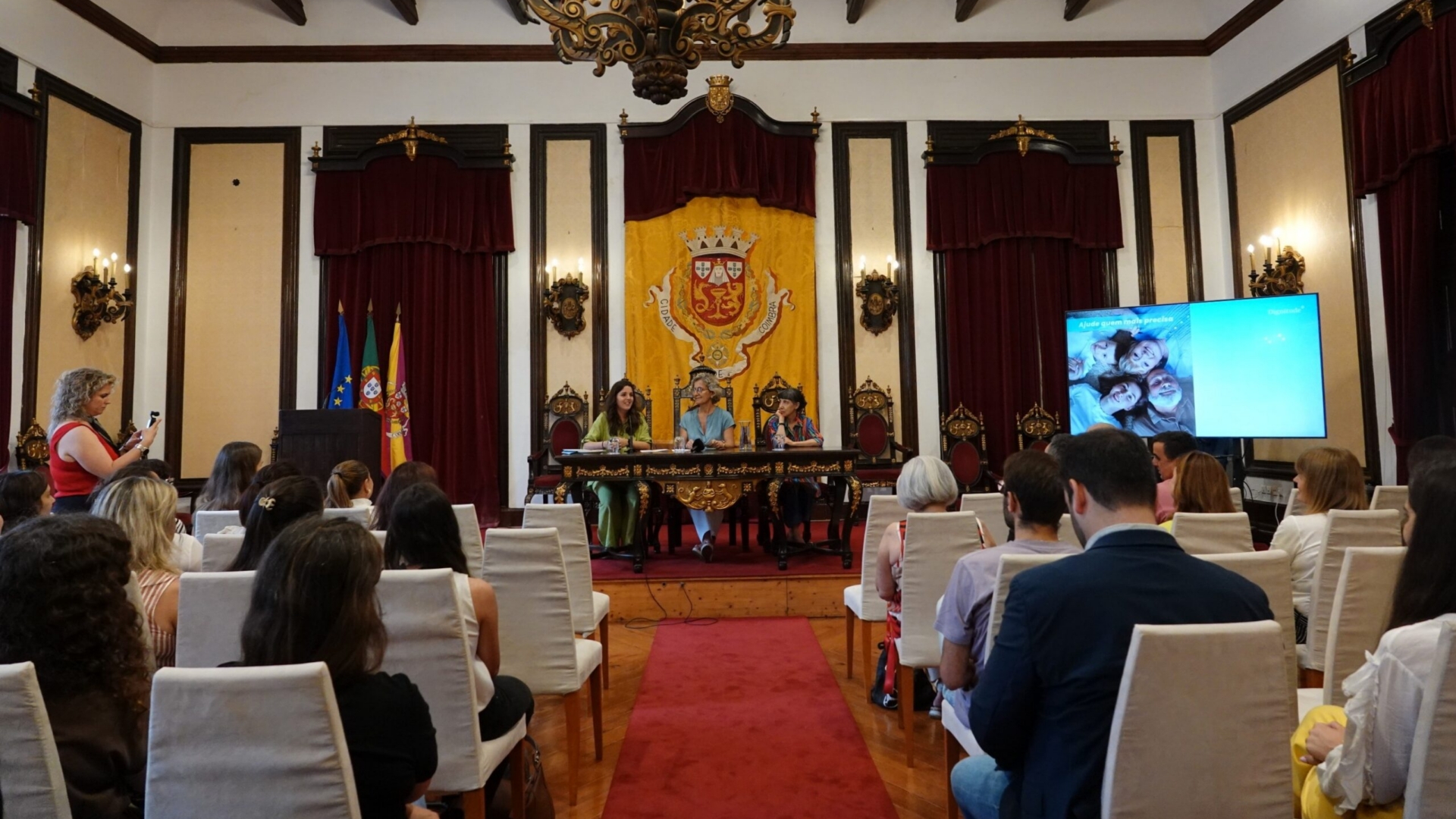 Município de Coimbra formaliza adesão ao Programa abem para alargar o acesso gratuito a medicamentos