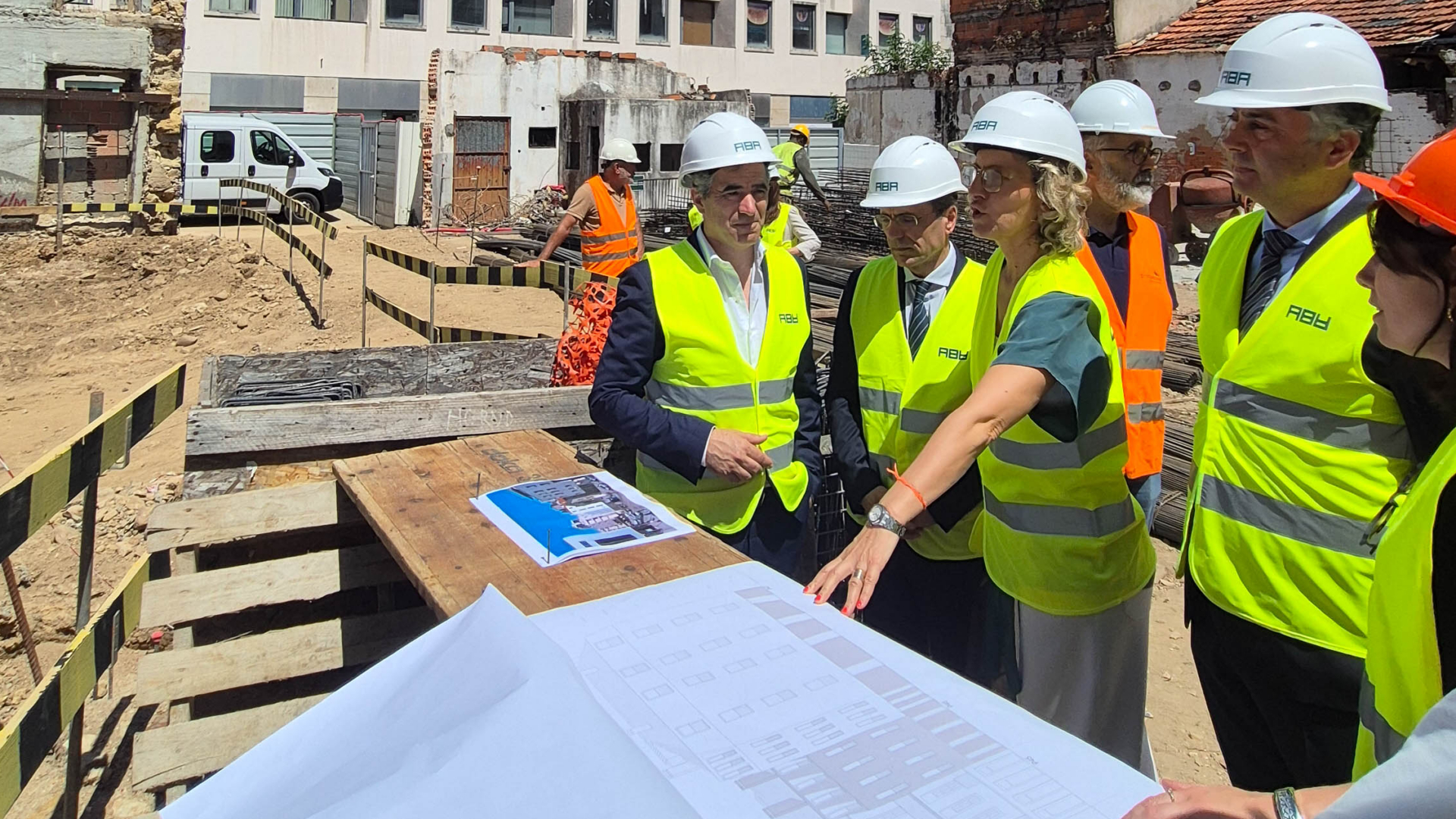 Ministro da Educação visitou obras da futura residência universitária na Baixa de Coimbra