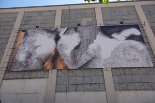 Projeto “Outdoor ’26” com nova obra na fachada do Mercado Municipal D. Pedro