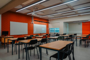 CM de Coimbra reforça equipas de apoio educativo com contratação de 13 assistentes operacionais