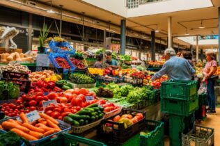 Mercado D. Pedro V com entregas gratuitas ao domicílio e uma hora de estacionamento grátis