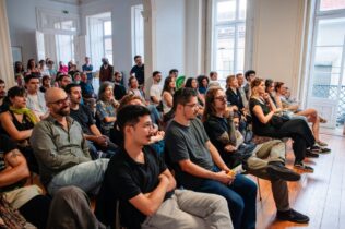 Vinho e literatura marcam programação de setembro na Casa da Escrita