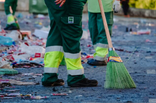Operação de limpeza após Festa das Latas recolheu mais de cinco toneladas de resíduos