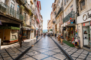 Câmara de Coimbra reabilita 50 habitações para arrendamento acessível na Baixa